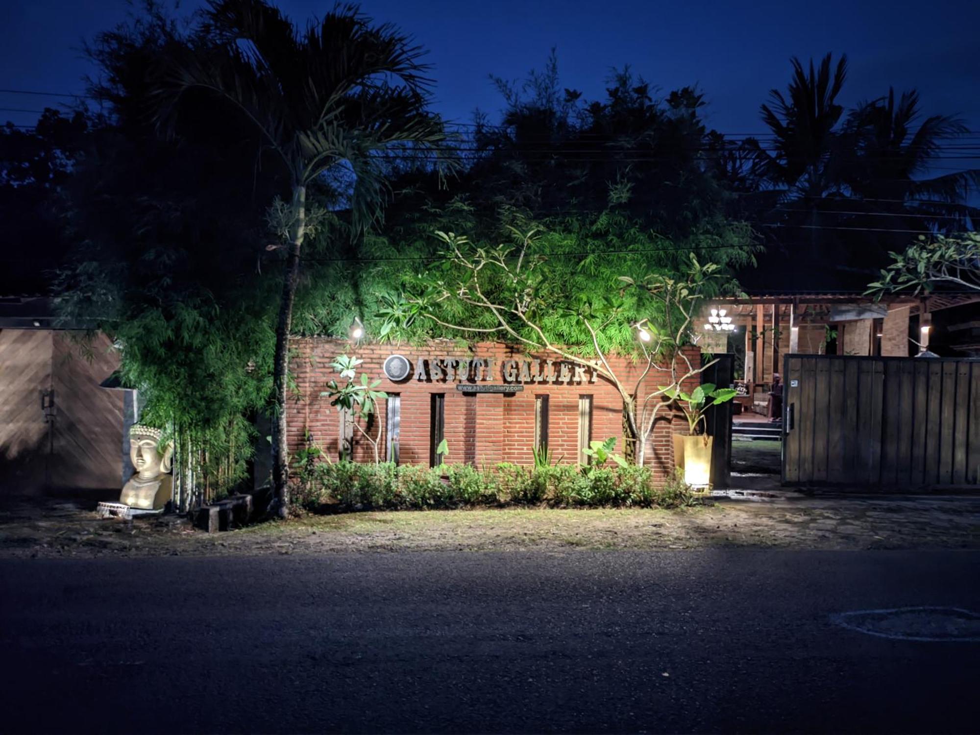 Astuti Gallery Homestay Yogyakarta Exterior foto