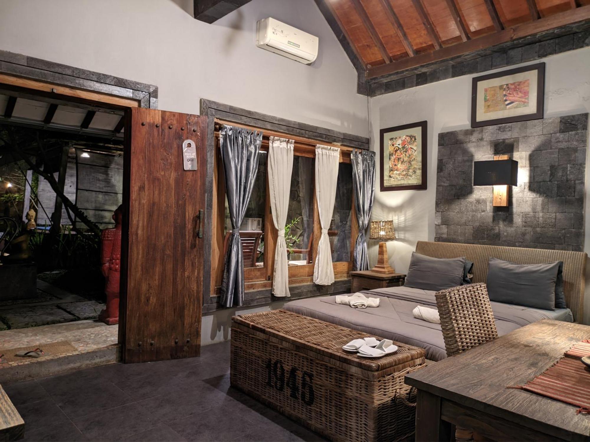 Astuti Gallery Homestay Yogyakarta Exterior foto