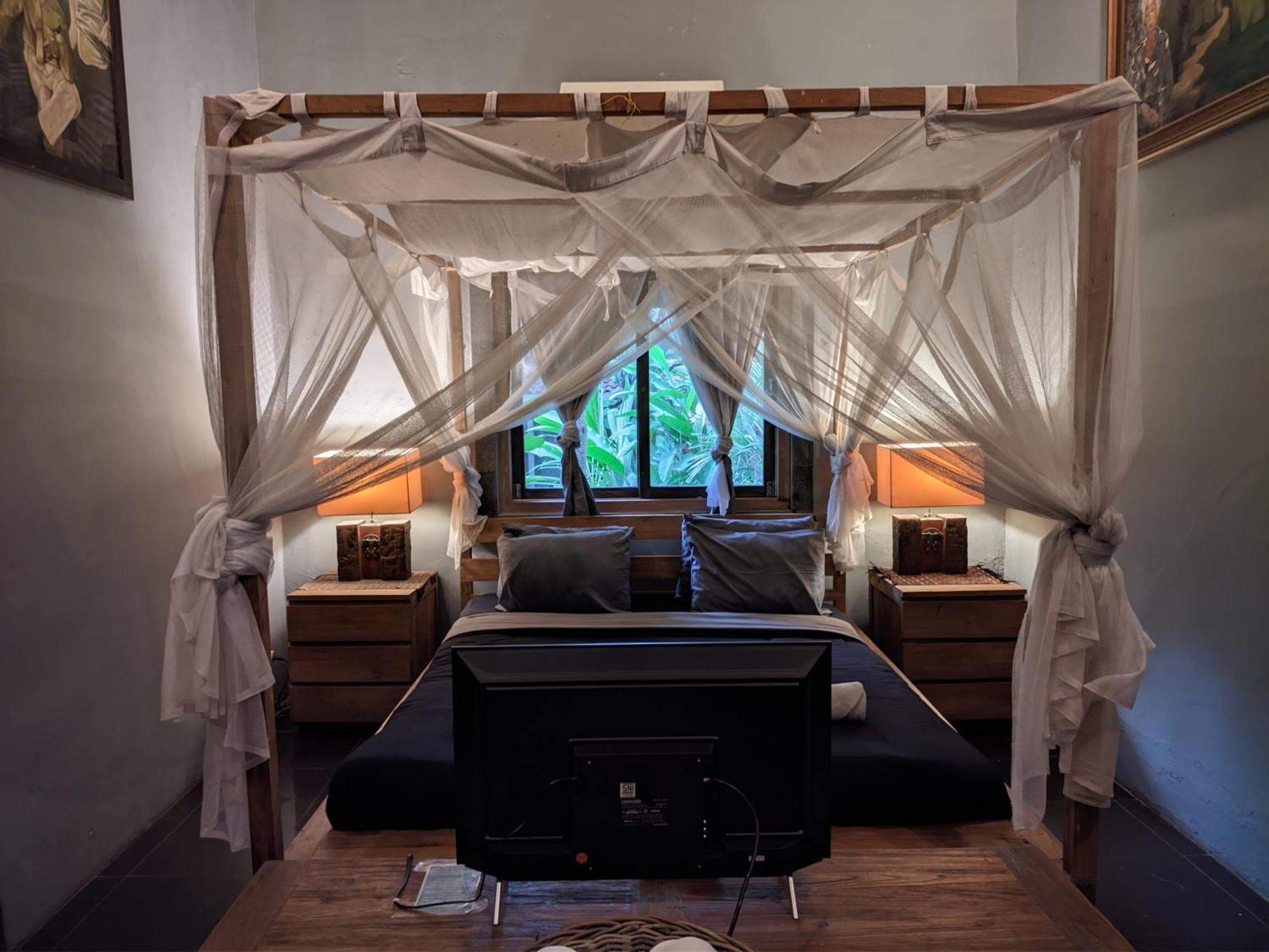 Astuti Gallery Homestay Yogyakarta Exterior foto