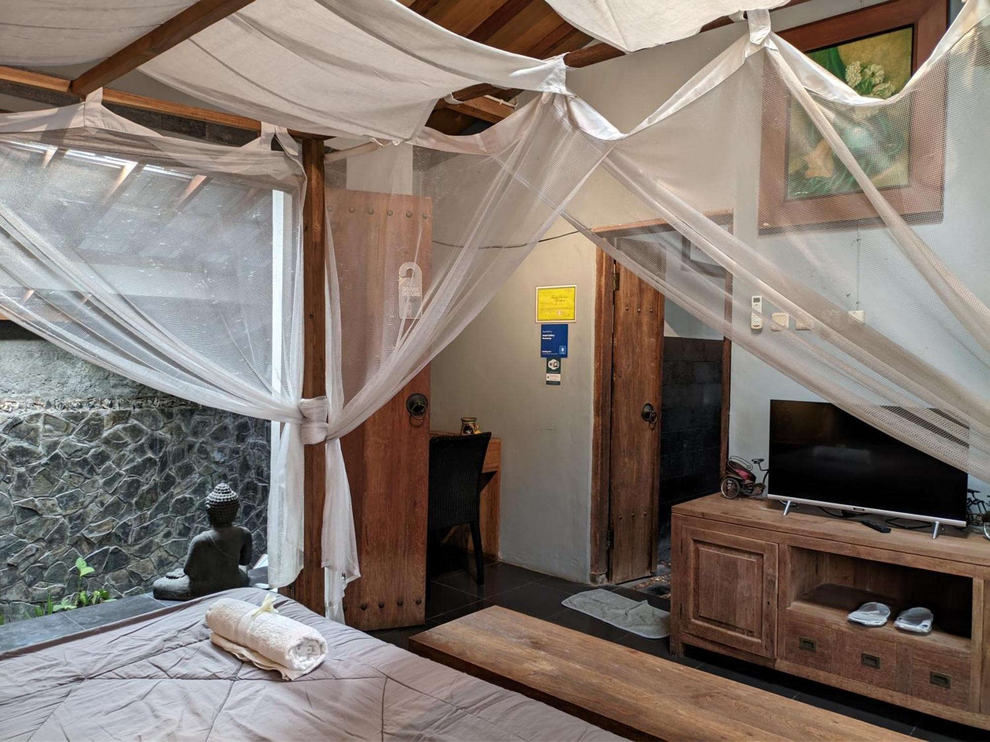 Astuti Gallery Homestay Yogyakarta Exterior foto
